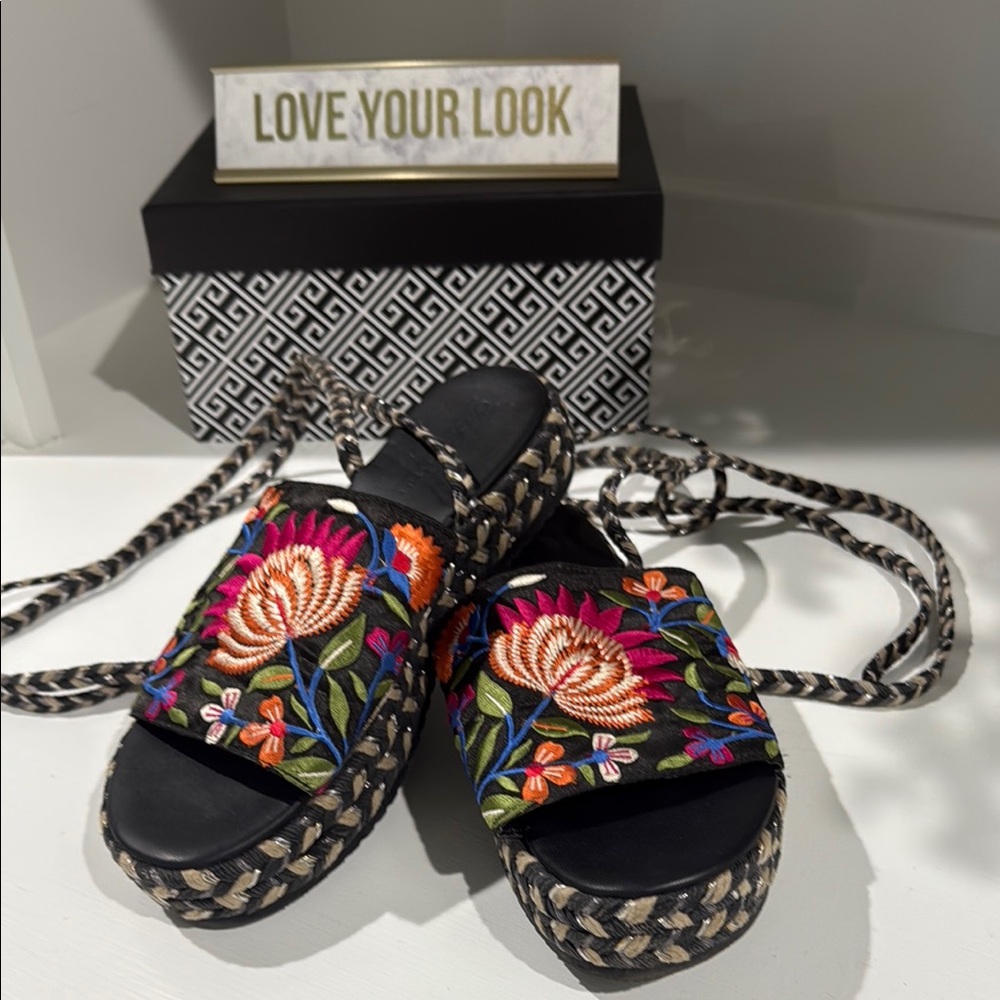 Embroidered Floral Women's Sandals. Rare find made from Zara !!